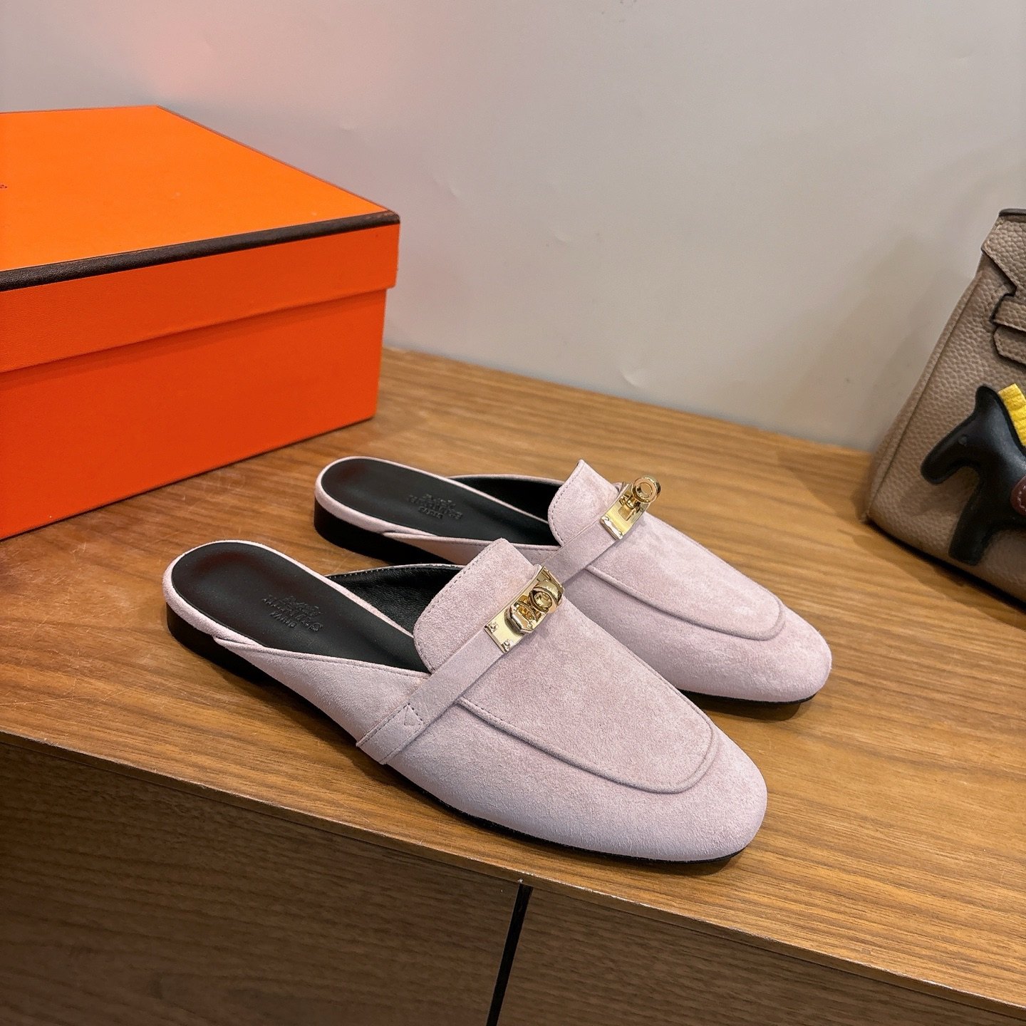 HERMES Low-Top Casual Sneakers in Genuine Calfskin with Lambskin Lining and Italian Leather Sole