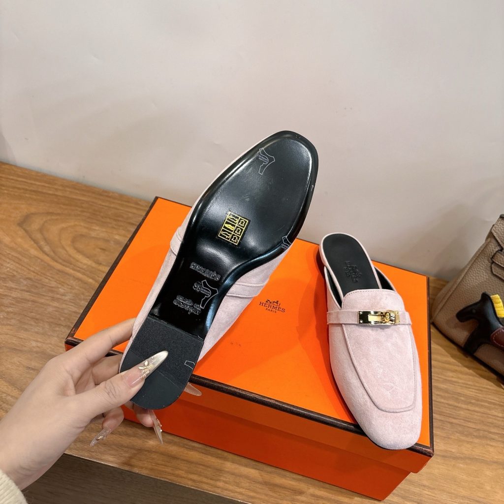 HERMES Low-Top Casual Sneakers in Genuine Calfskin with Lambskin Lining and Italian Leather Sole