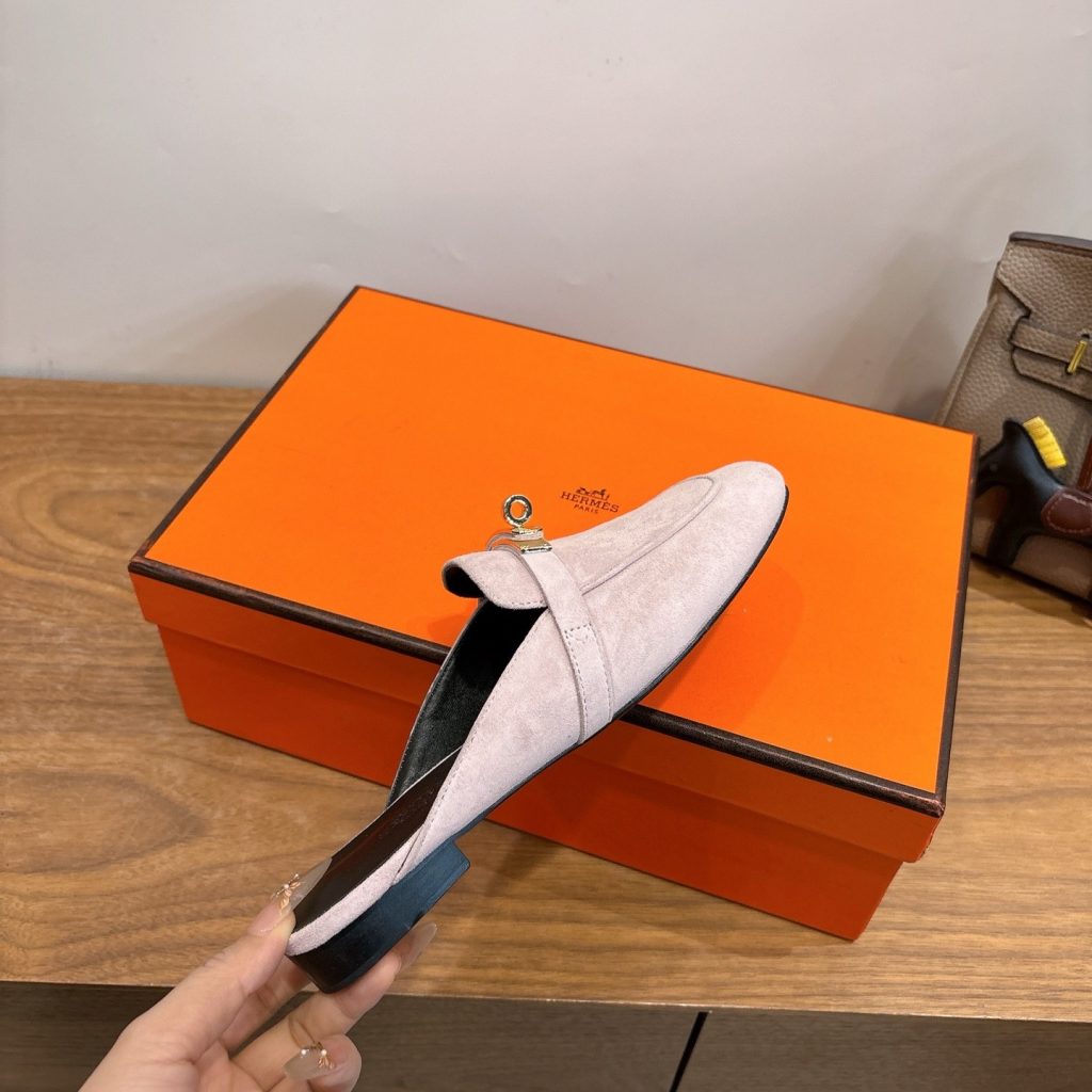 HERMES Low-Top Casual Sneakers in Genuine Calfskin with Lambskin Lining and Italian Leather Sole