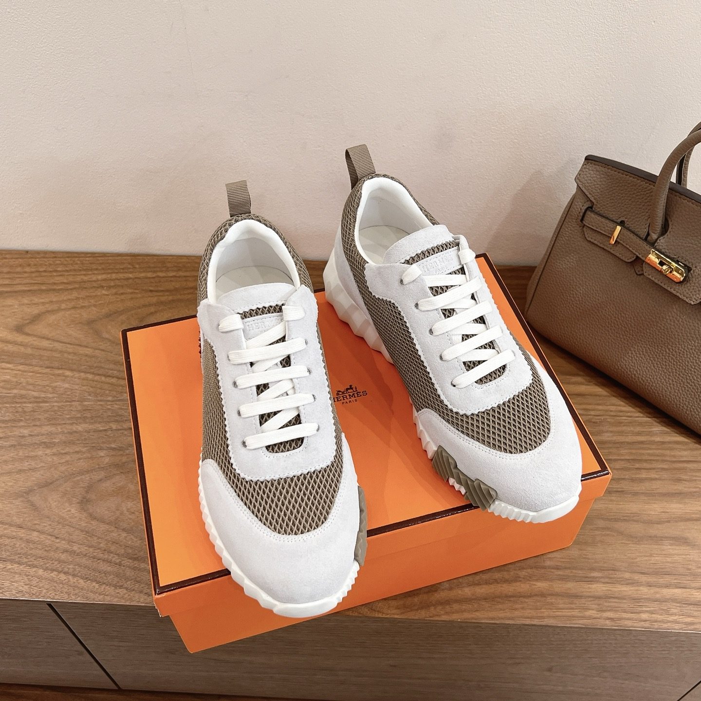 Hermes Classic Open-Toe Slip-On Flat Slippers Unisex Lightweight with Genuine Lambskin Lining Italia