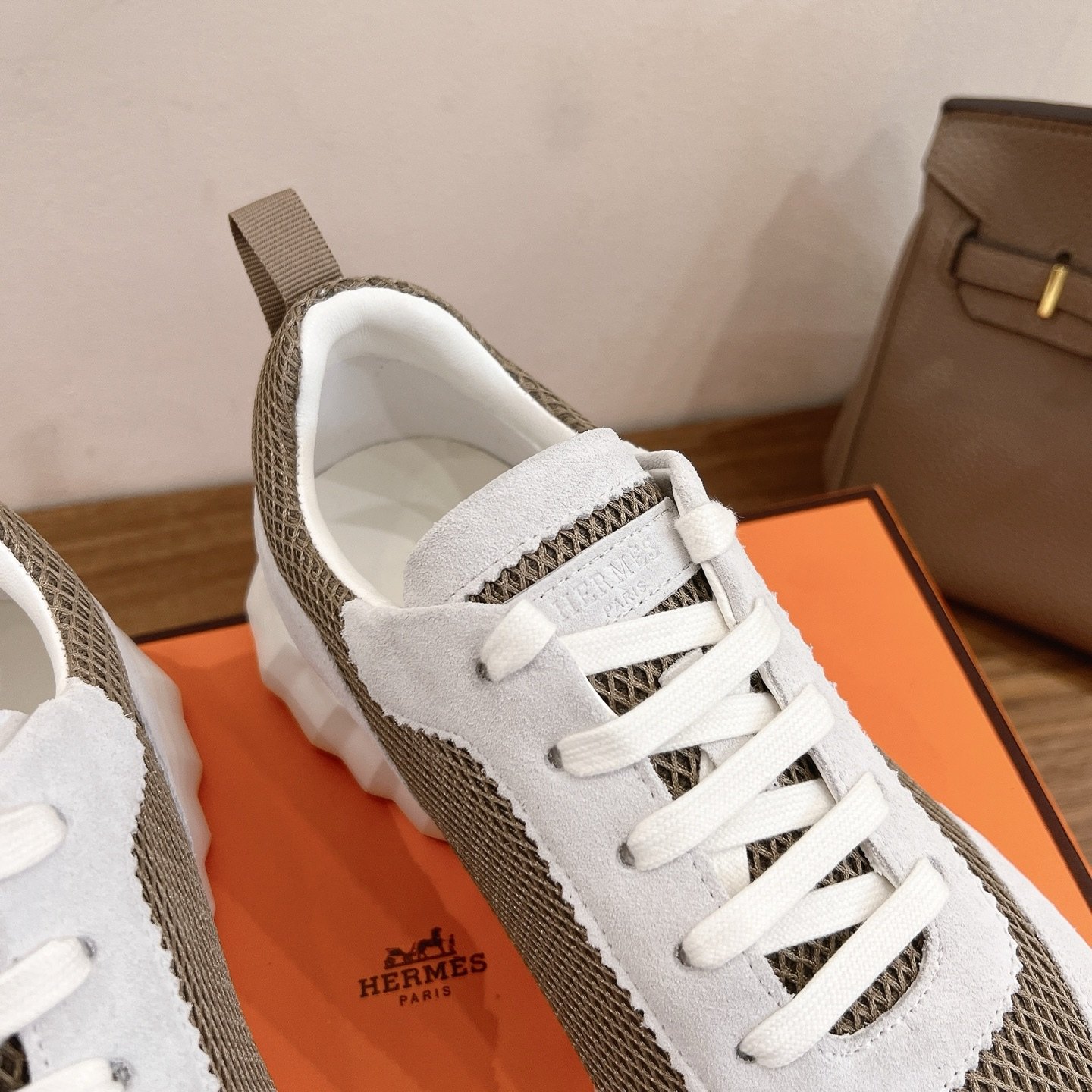 Hermes Classic Open-Toe Slip-On Flat Slippers Unisex Lightweight with Genuine Lambskin Lining Italia