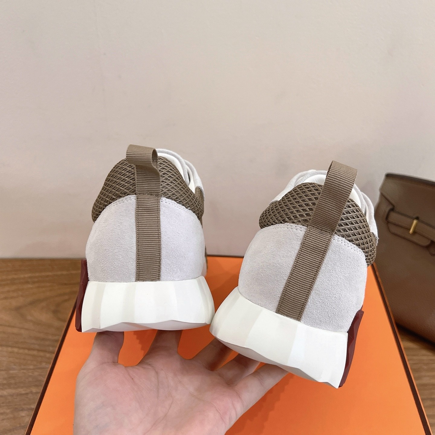 Hermes Classic Open-Toe Slip-On Flat Slippers Unisex Lightweight with Genuine Lambskin Lining Italia