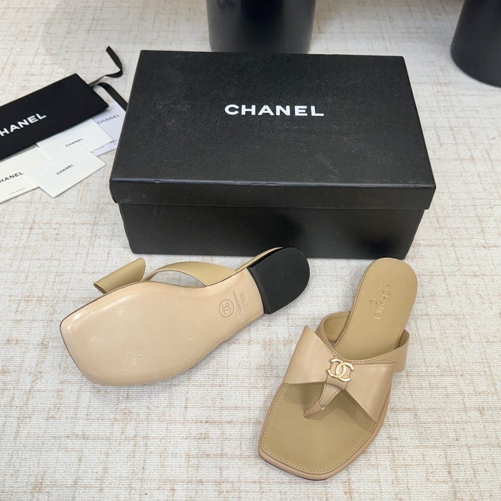 Chanel Double C Chain Ribbon Bow Toe-Post Flat Slippers in Suede and Lamb Leather Sole Genuine Lambs