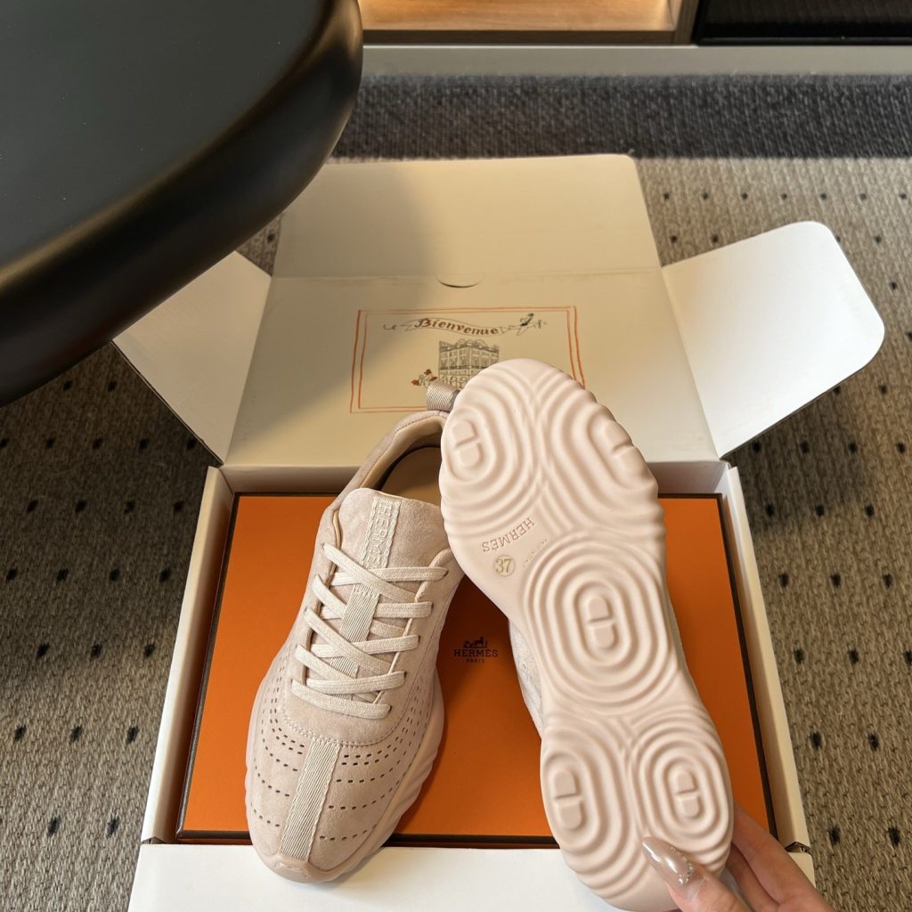Hermès Low-Top Casual Sneakers in Genuine Calfskin with Lambskin Lining and Italian Leather Sole