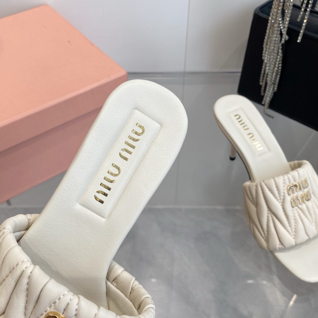 Miu Miu Quilted Flat Sandals in Genuine Lambskin with Metal Logo Calfskin Lining Italian Leather Sol