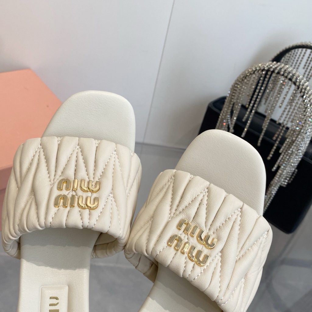 Miu Miu Quilted Flat Sandals in Genuine Lambskin with Metal Logo Calfskin Lining Italian Leather Sol