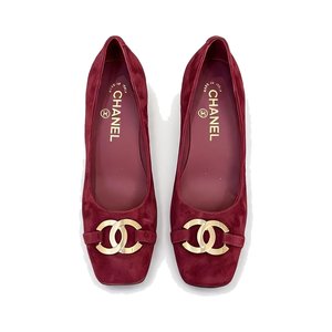 Miu Miu Quilted Flat Slide Sandals in Genuine Lambskin with Metal Logo Calfskin Lining Italian Leath