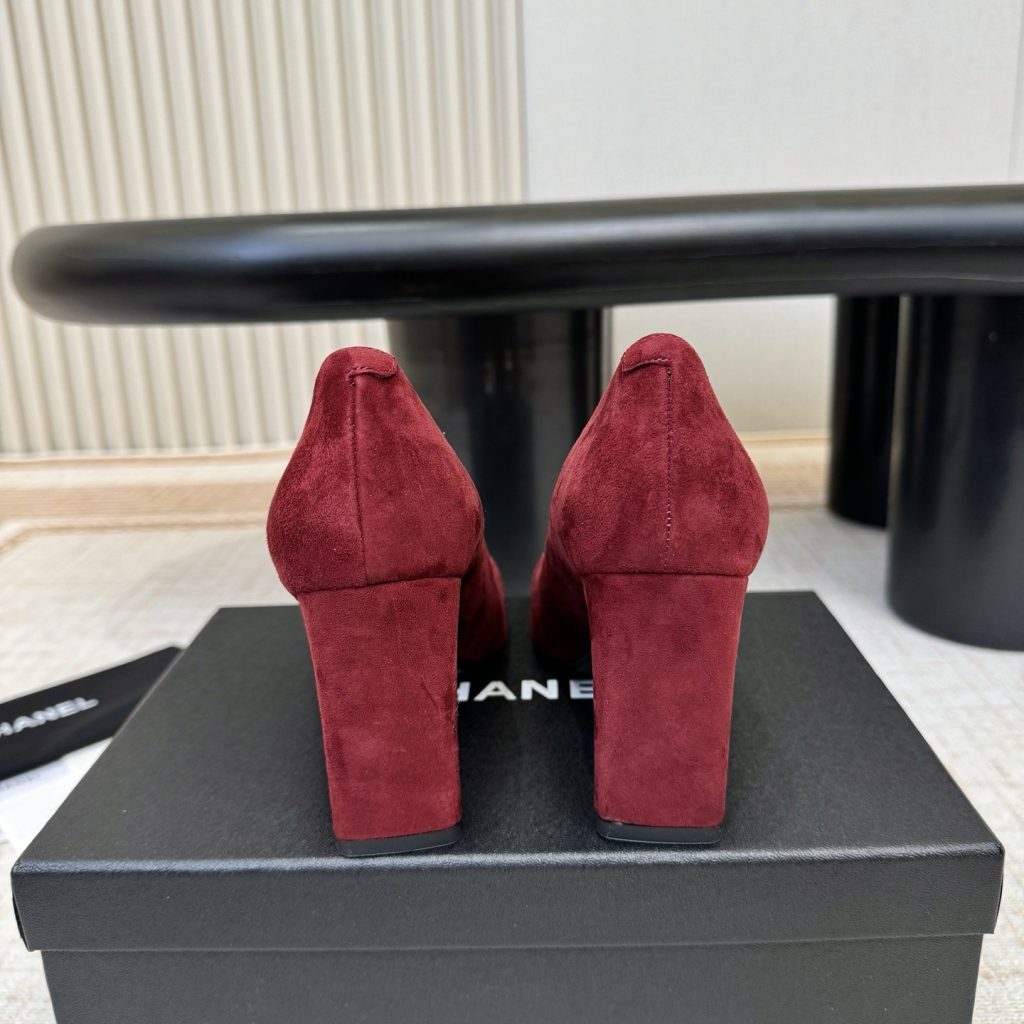 Miu Miu Quilted Flat Slide Sandals in Genuine Lambskin with Metal Logo Calfskin Lining Italian Leath