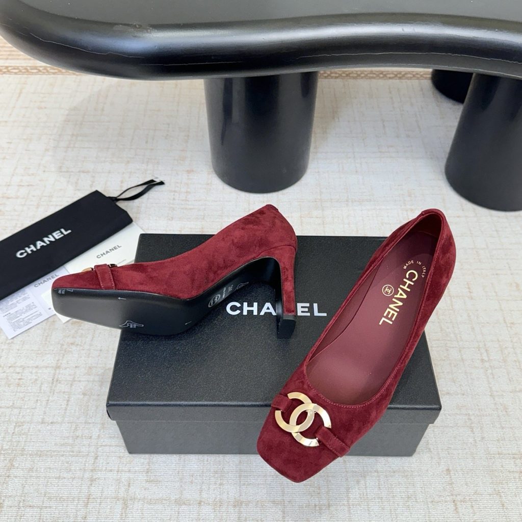 Miu Miu Quilted Flat Slide Sandals in Genuine Lambskin with Metal Logo Calfskin Lining Italian Leath