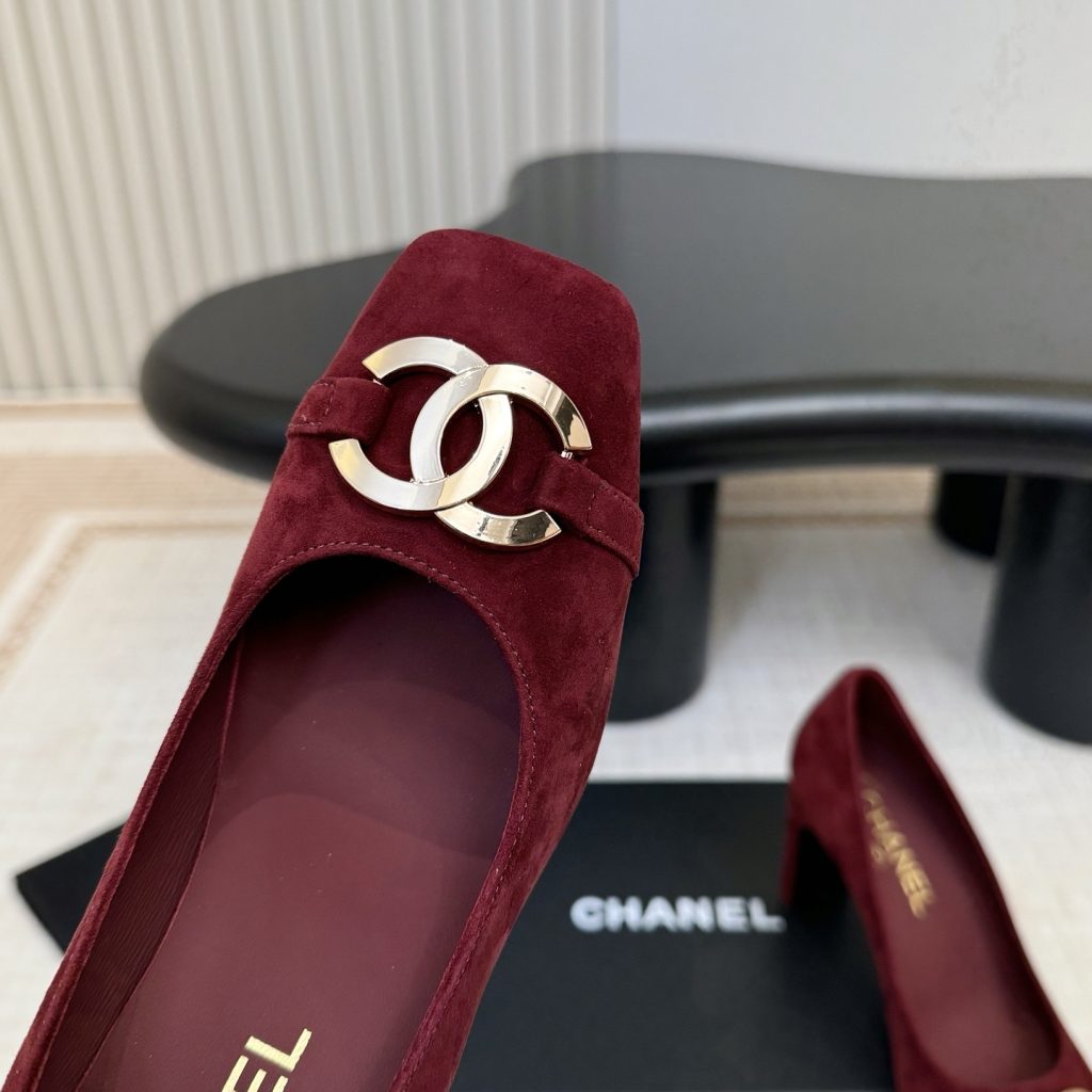Miu Miu Quilted Flat Slide Sandals in Genuine Lambskin with Metal Logo Calfskin Lining Italian Leath