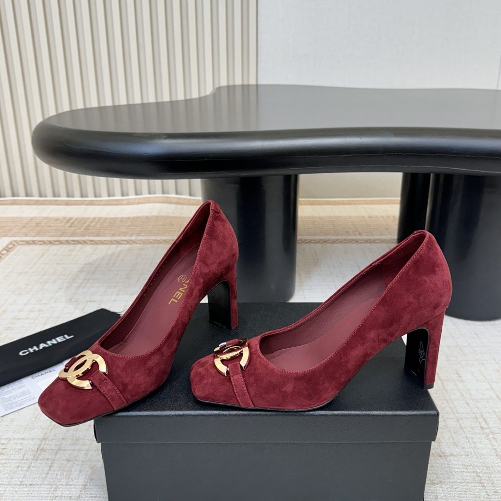 Miu Miu Quilted Flat Slide Sandals in Genuine Lambskin with Metal Logo Calfskin Lining Italian Leath
