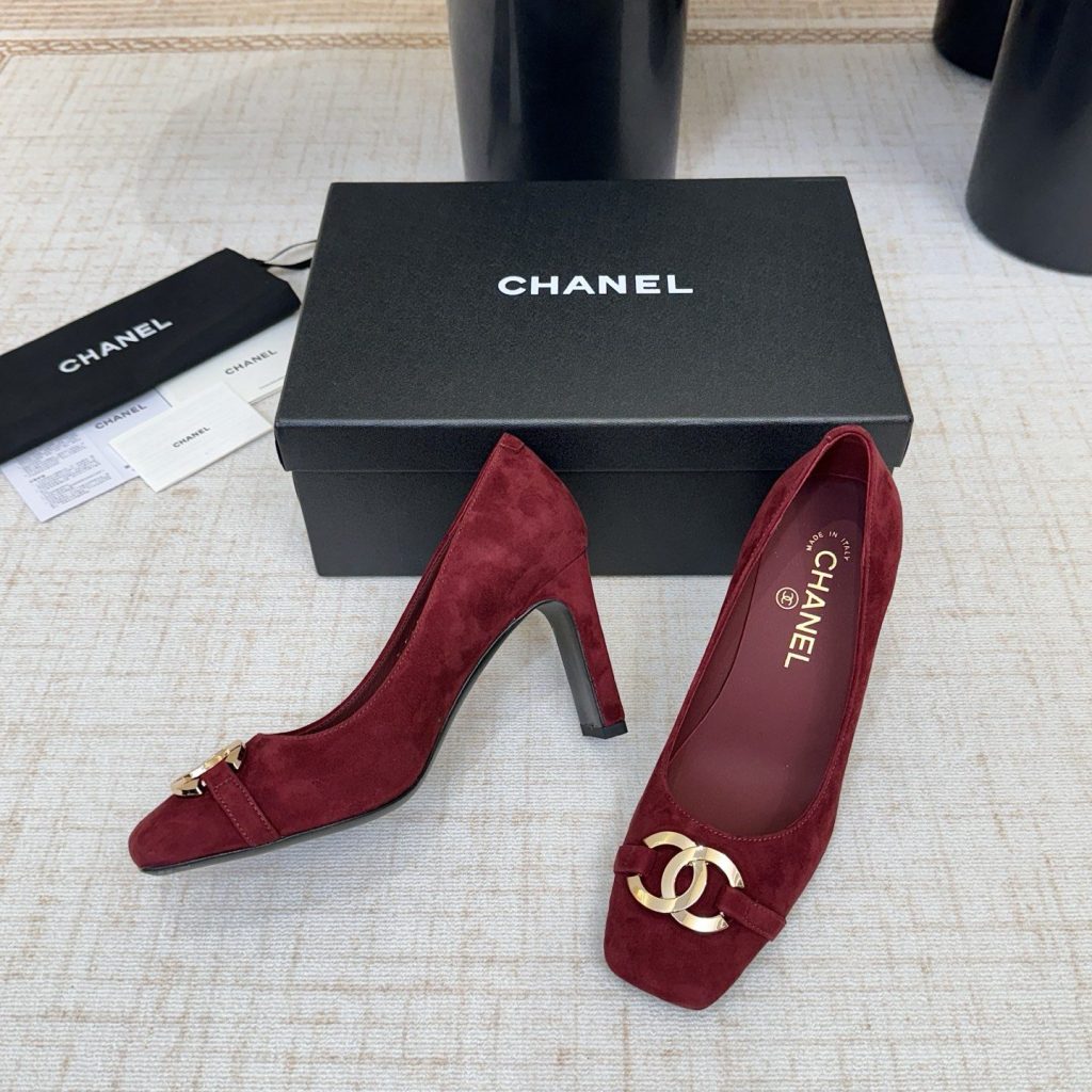 Miu Miu Quilted Flat Slide Sandals in Genuine Lambskin with Metal Logo Calfskin Lining Italian Leath