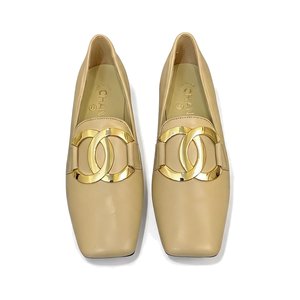CHANEL Double C Metal Buckle Flat Single Shoes in Genuine Lambskin Patent with Calfskin Lining Itali