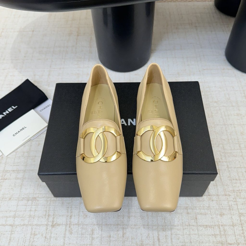 CHANEL Double C Metal Buckle Flat Single Shoes in Genuine Lambskin Patent with Calfskin Lining Itali