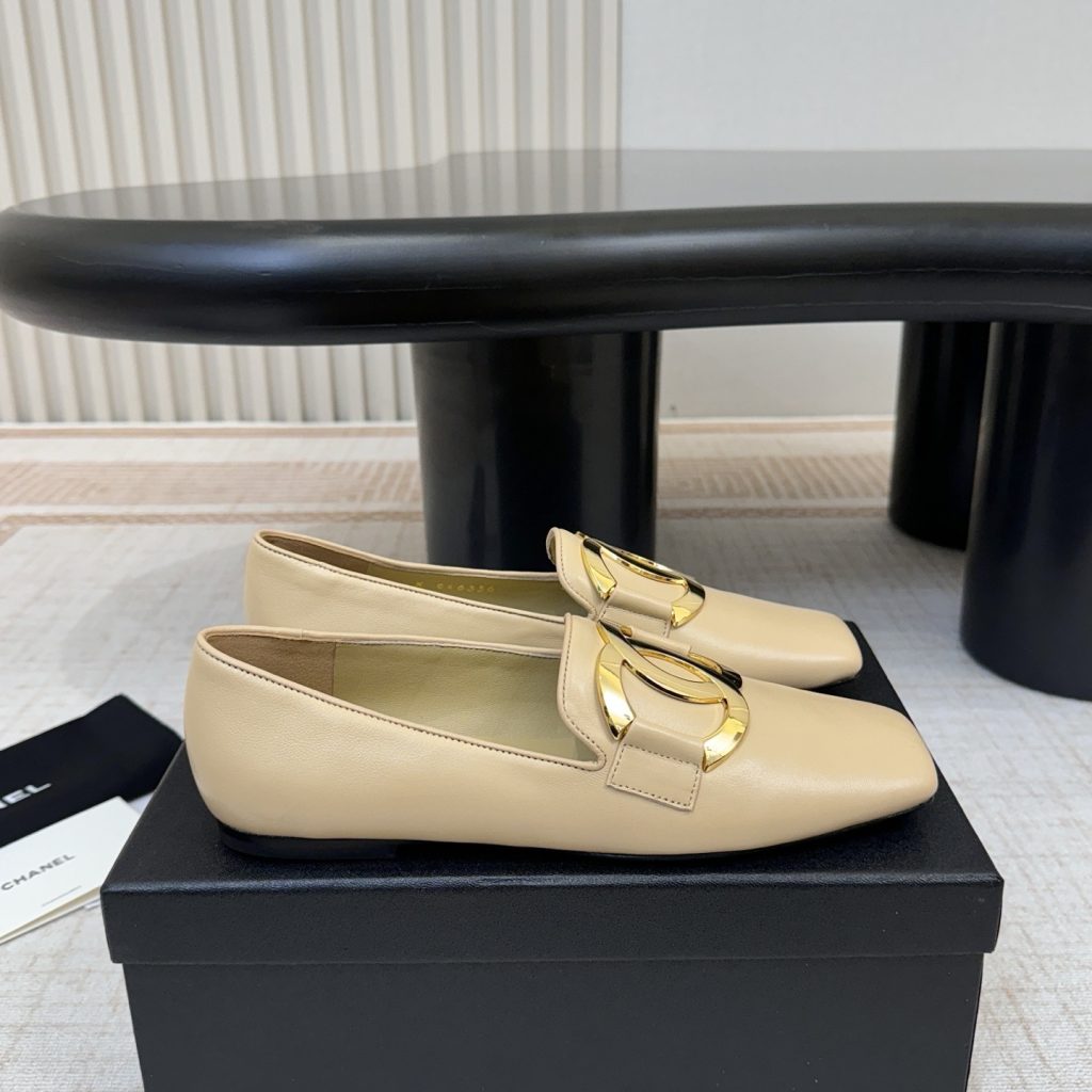 CHANEL Double C Metal Buckle Flat Single Shoes in Genuine Lambskin Patent with Calfskin Lining Itali