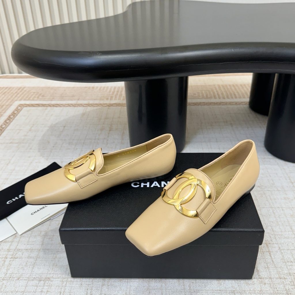 CHANEL Double C Metal Buckle Flat Single Shoes in Genuine Lambskin Patent with Calfskin Lining Itali