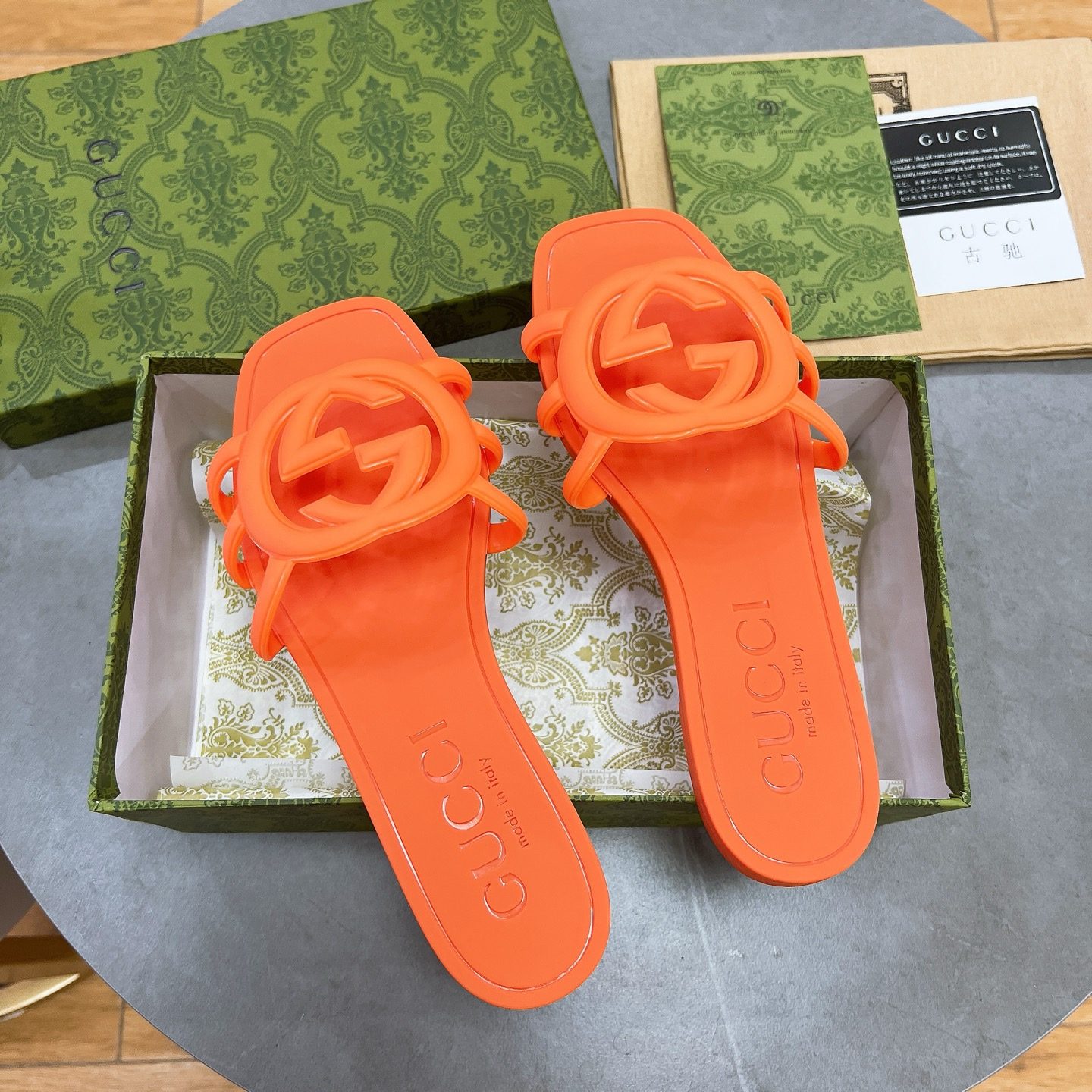 GUCCI Ankle-Strap Flat Sandals in Genuine Lambskin with Calfskin Lining and Durable Rubber Sole