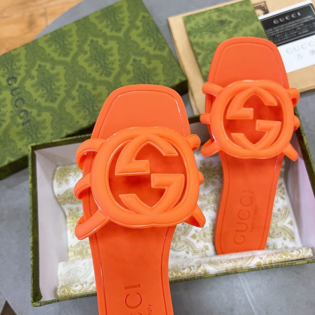 GUCCI Ankle-Strap Flat Sandals in Genuine Lambskin with Calfskin Lining and Durable Rubber Sole