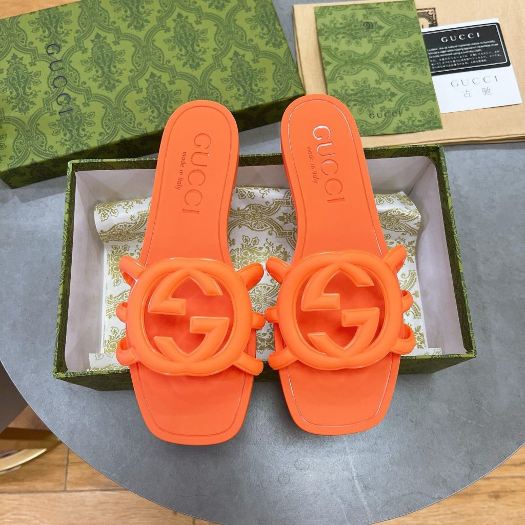 GUCCI Ankle-Strap Flat Sandals in Genuine Lambskin with Calfskin Lining and Durable Rubber Sole