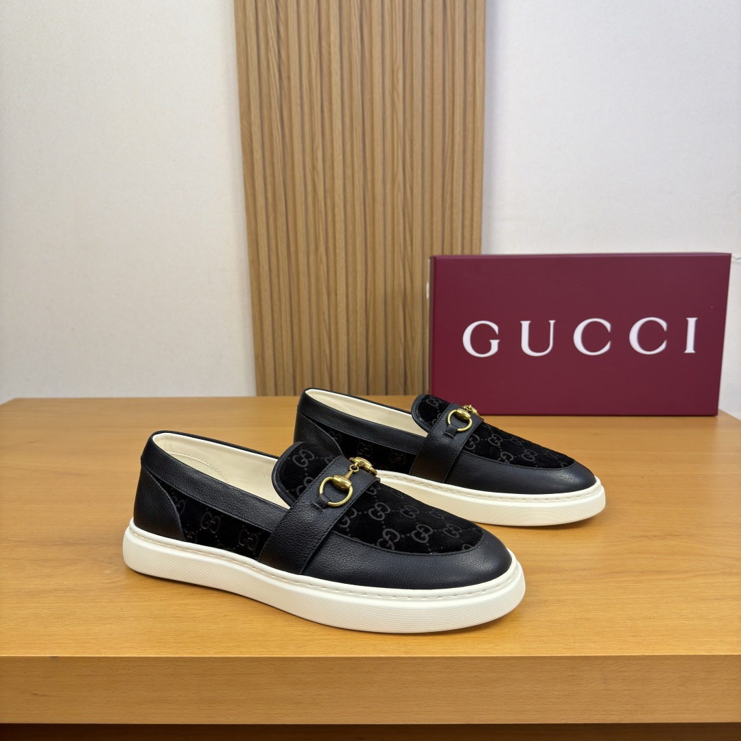 GUCCI Low-Top Casual Sneakers in Genuine Calfskin with Lambskin Lining and Italian Leather Sole