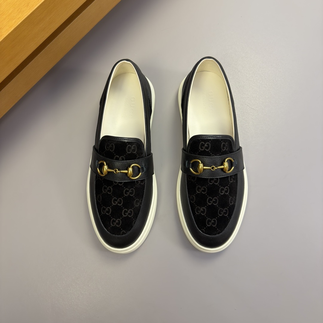 GUCCI Low-Top Casual Sneakers in Genuine Calfskin with Lambskin Lining and Italian Leather Sole