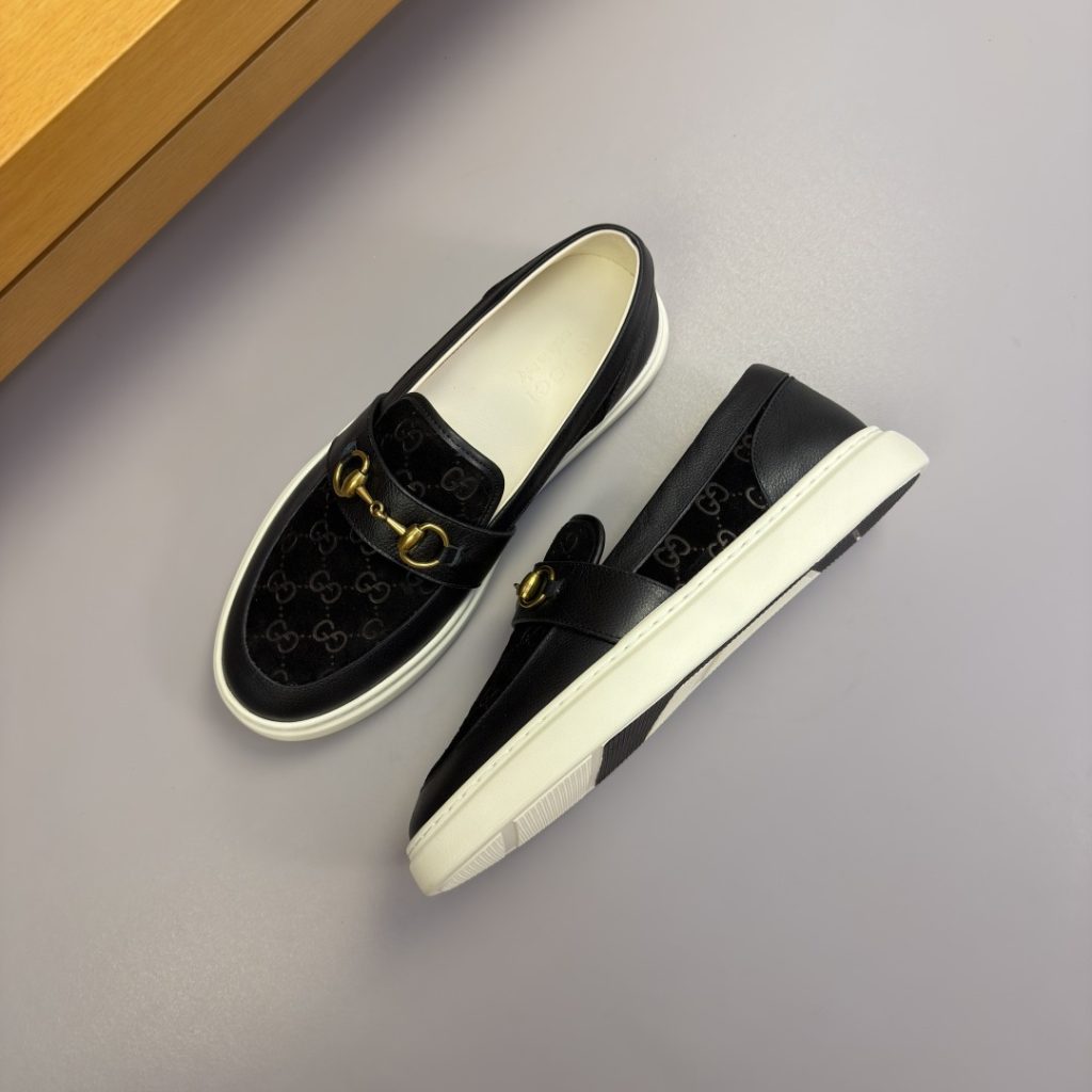 GUCCI Low-Top Casual Sneakers in Genuine Calfskin with Lambskin Lining and Italian Leather Sole