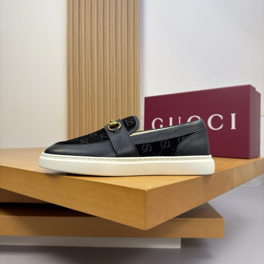 GUCCI Low-Top Casual Sneakers in Genuine Calfskin with Lambskin Lining and Italian Leather Sole
