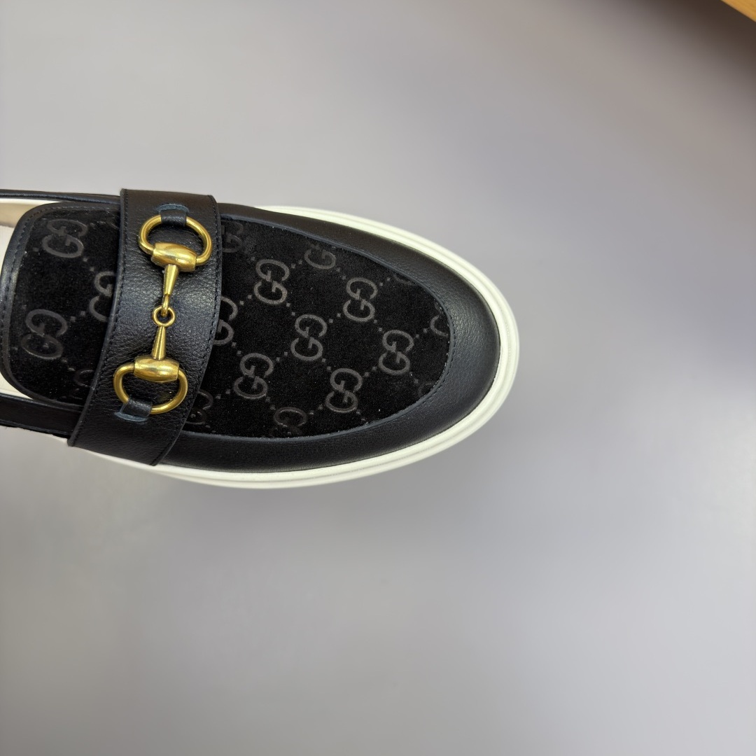 GUCCI Low-Top Casual Sneakers in Genuine Calfskin with Lambskin Lining and Italian Leather Sole