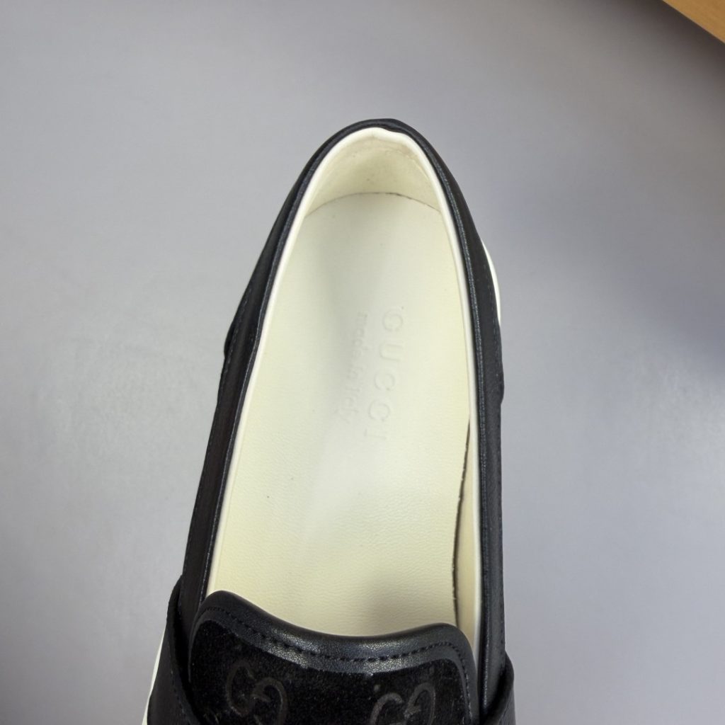 GUCCI Low-Top Casual Sneakers in Genuine Calfskin with Lambskin Lining and Italian Leather Sole