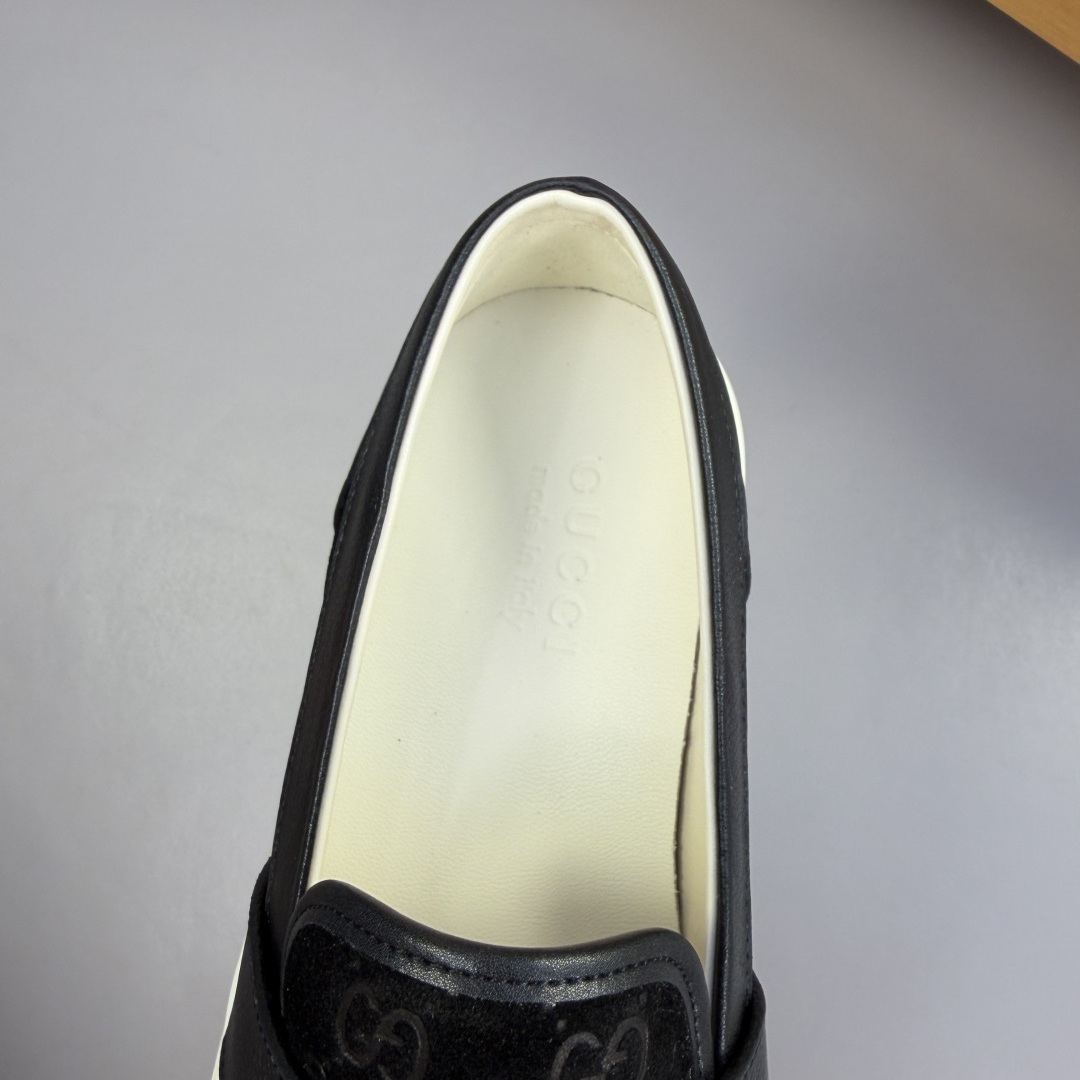 GUCCI Low-Top Casual Sneakers in Genuine Calfskin with Lambskin Lining and Italian Leather Sole