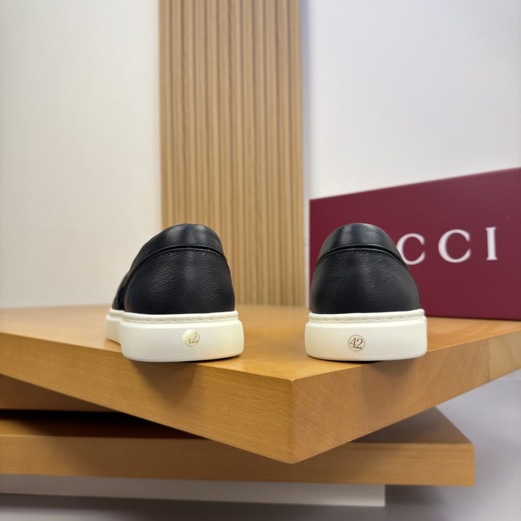GUCCI Low-Top Casual Sneakers in Genuine Calfskin with Lambskin Lining and Italian Leather Sole