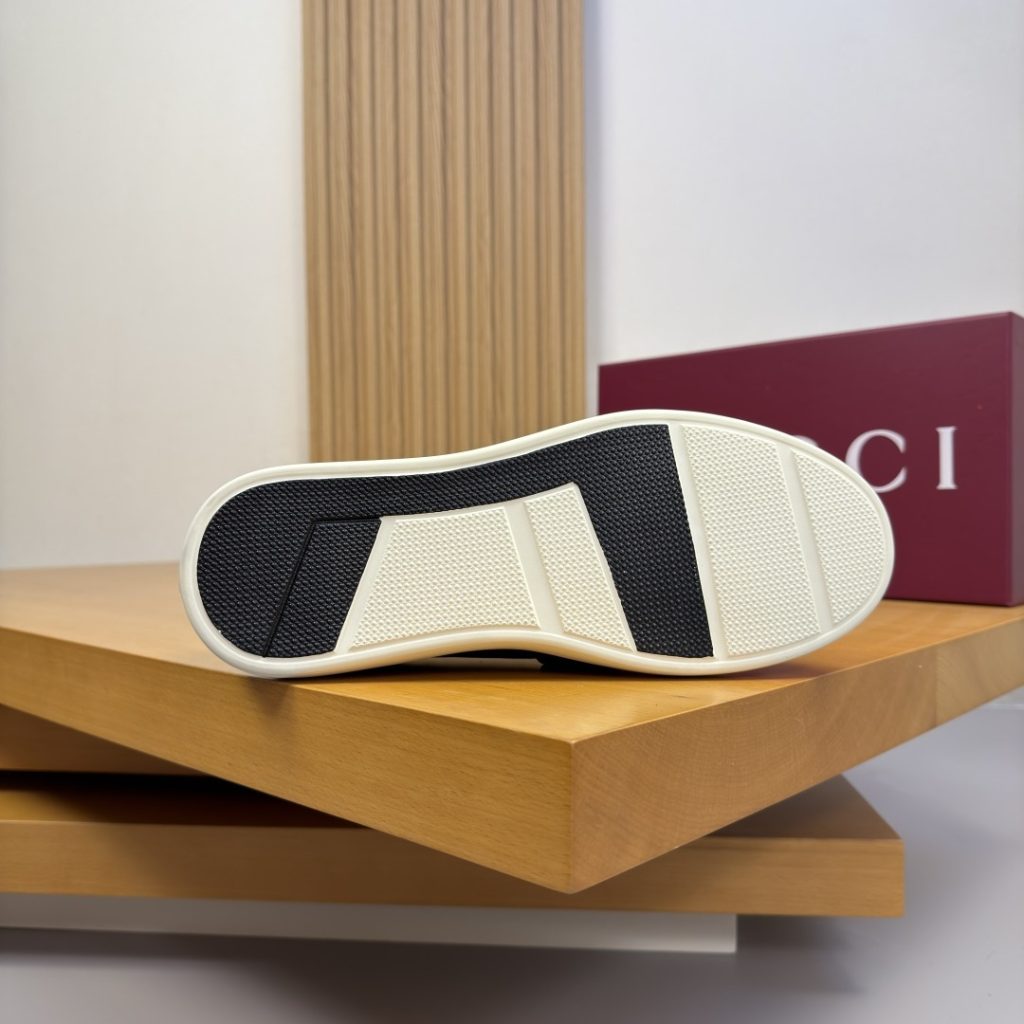 GUCCI Low-Top Casual Sneakers in Genuine Calfskin with Lambskin Lining and Italian Leather Sole