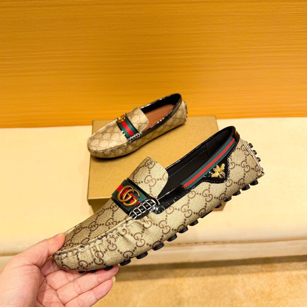 GUCCI Low-Top Casual Sneakers in Genuine Calfskin with Lambskin Lining and Italian Leather Sole
