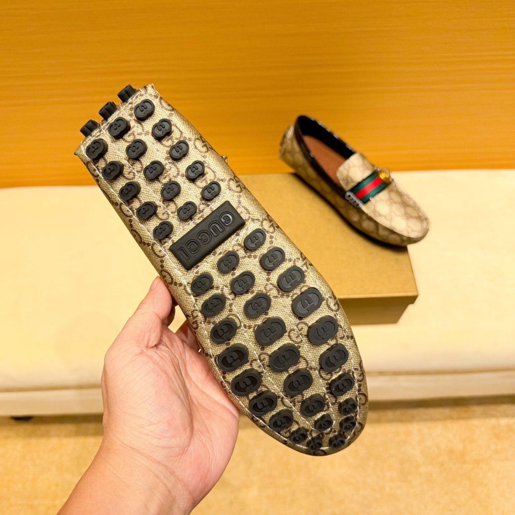 GUCCI Low-Top Casual Sneakers in Genuine Calfskin with Lambskin Lining and Italian Leather Sole