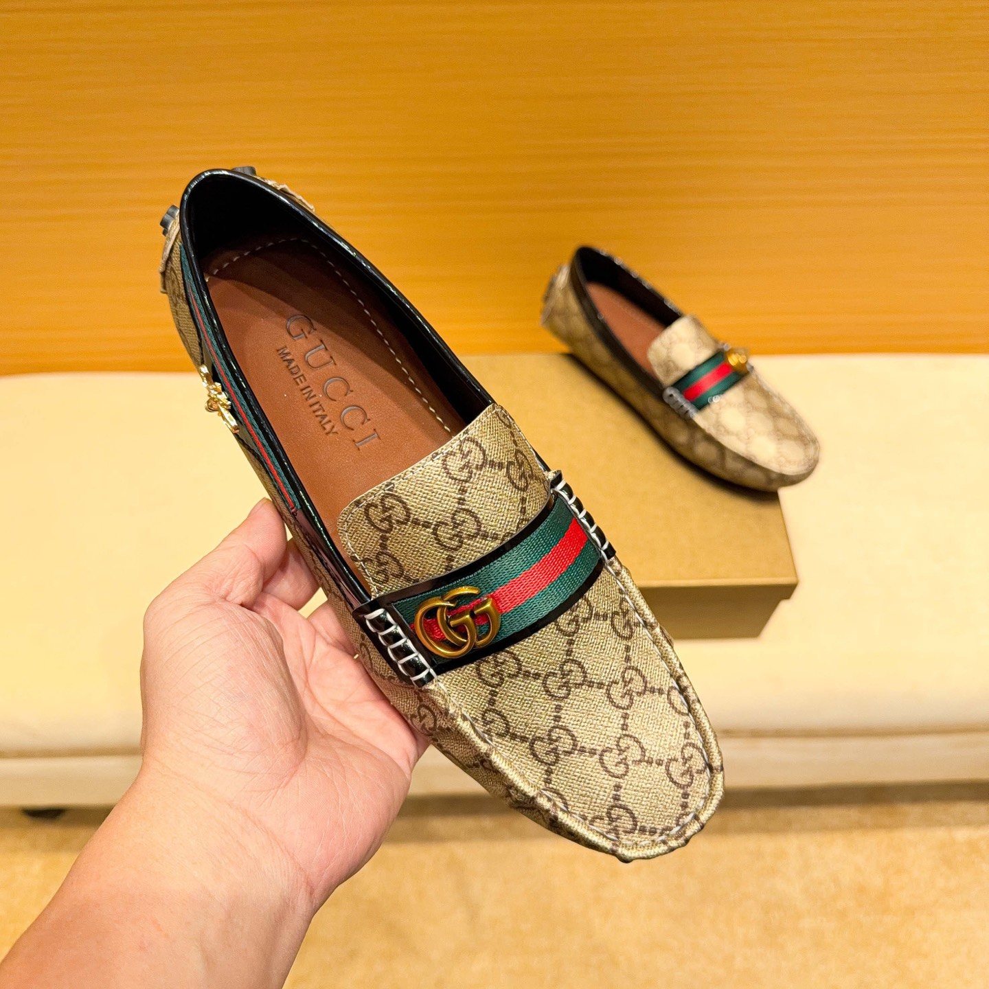 GUCCI Low-Top Casual Sneakers in Genuine Calfskin with Lambskin Lining and Italian Leather Sole