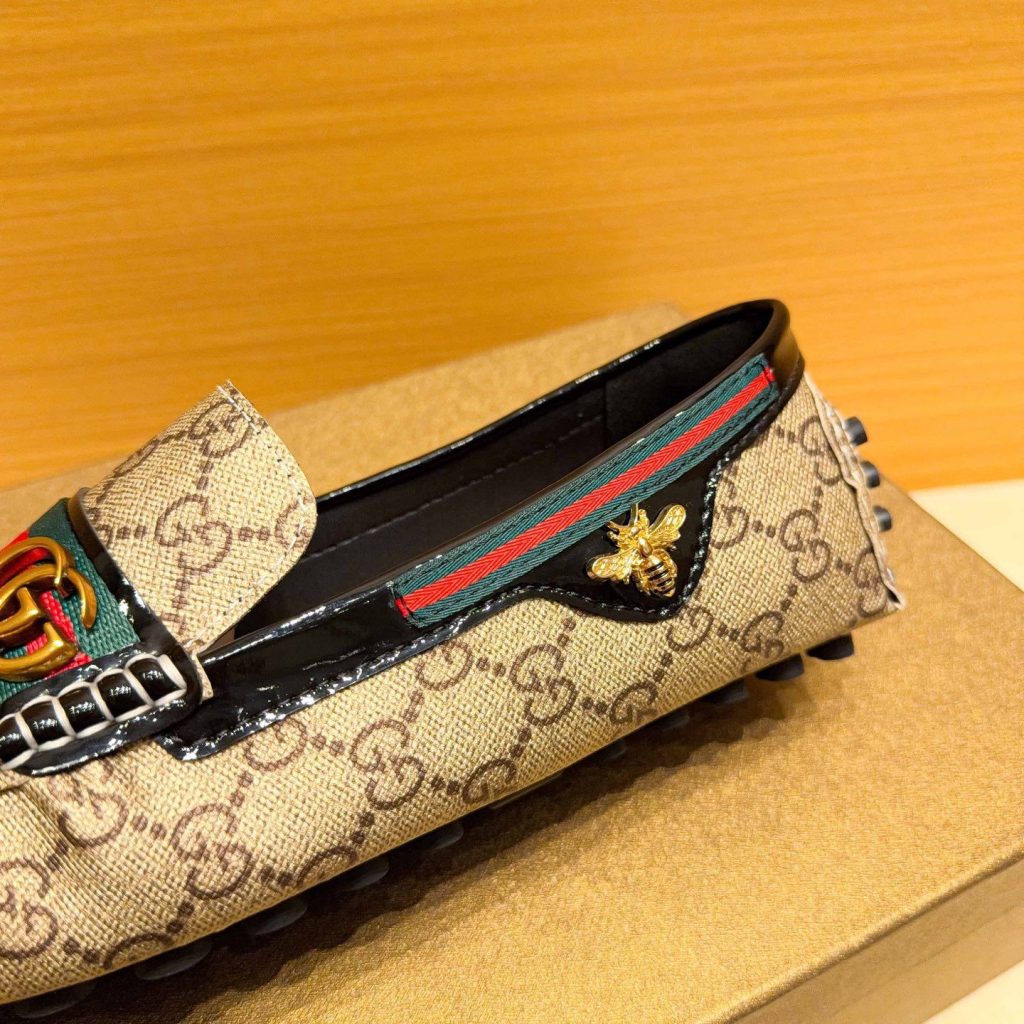 GUCCI Low-Top Casual Sneakers in Genuine Calfskin with Lambskin Lining and Italian Leather Sole