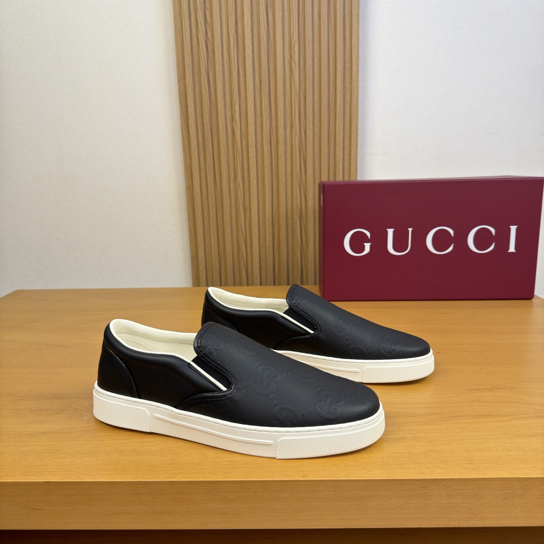 GUCCI Low-Top Casual Sneakers in Genuine Calfskin with Lambskin Lining and Italian Leather Sole