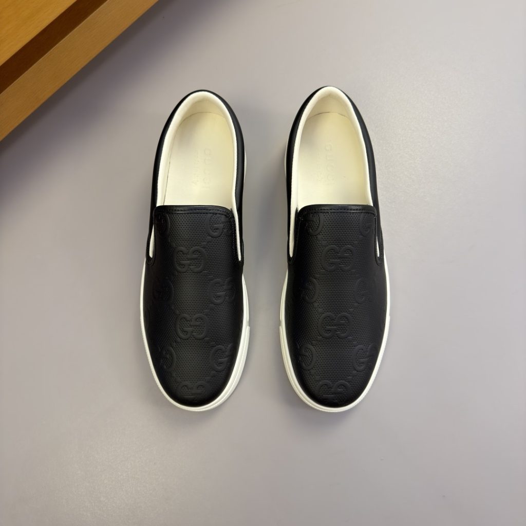 GUCCI Low-Top Casual Sneakers in Genuine Calfskin with Lambskin Lining and Italian Leather Sole