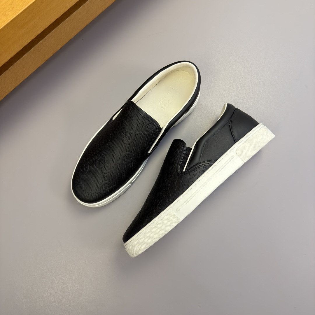 GUCCI Low-Top Casual Sneakers in Genuine Calfskin with Lambskin Lining and Italian Leather Sole