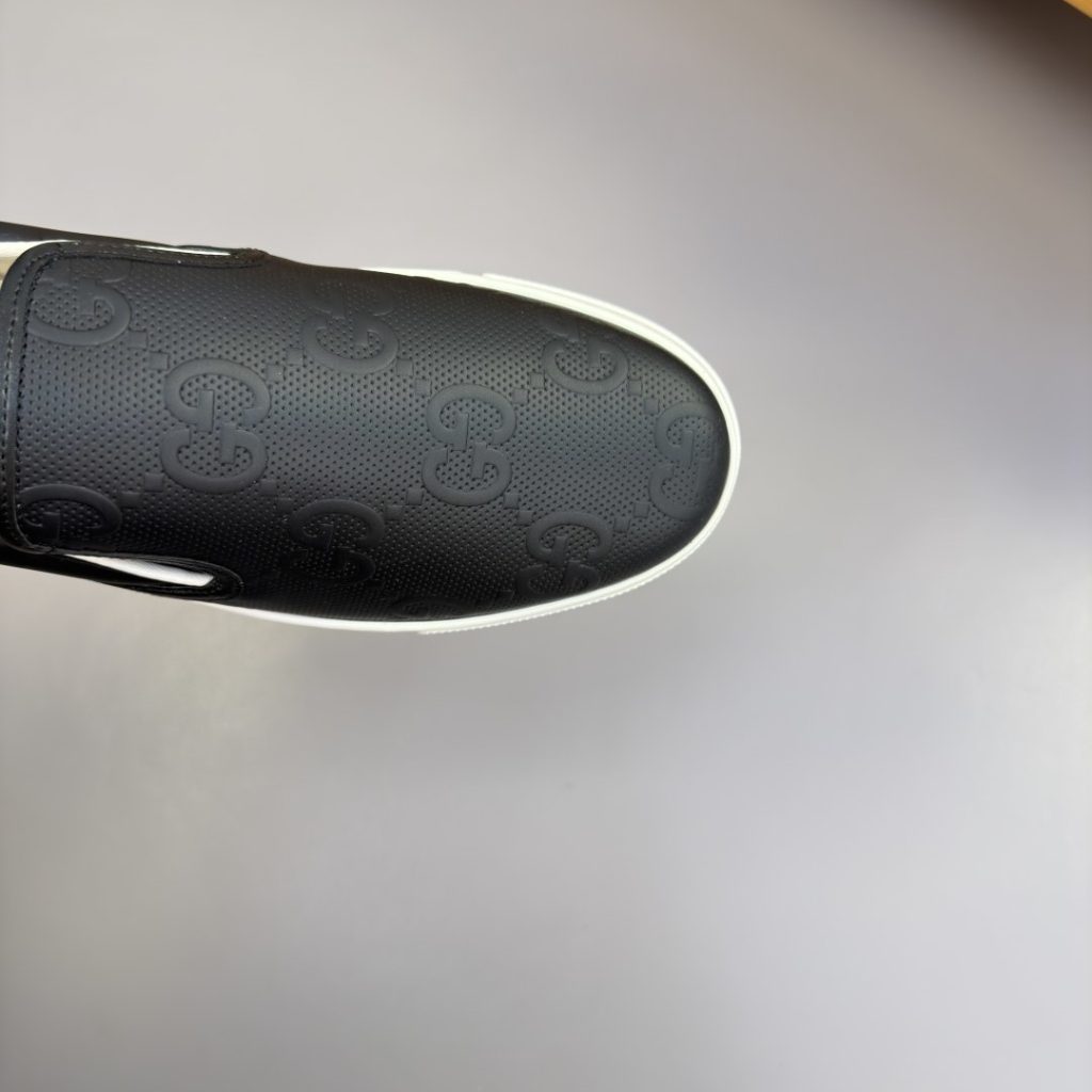 GUCCI Low-Top Casual Sneakers in Genuine Calfskin with Lambskin Lining and Italian Leather Sole