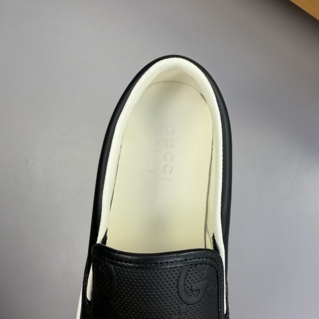 GUCCI Low-Top Casual Sneakers in Genuine Calfskin with Lambskin Lining and Italian Leather Sole
