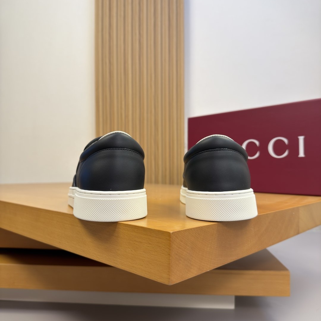 GUCCI Low-Top Casual Sneakers in Genuine Calfskin with Lambskin Lining and Italian Leather Sole