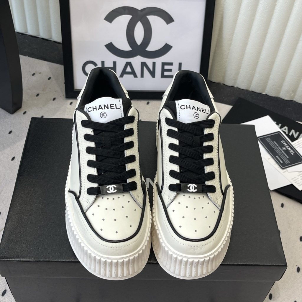 CHANEL Low-Top Casual Sneakers in Genuine Calfskin with Lambskin Lining and Italian Leather Sole