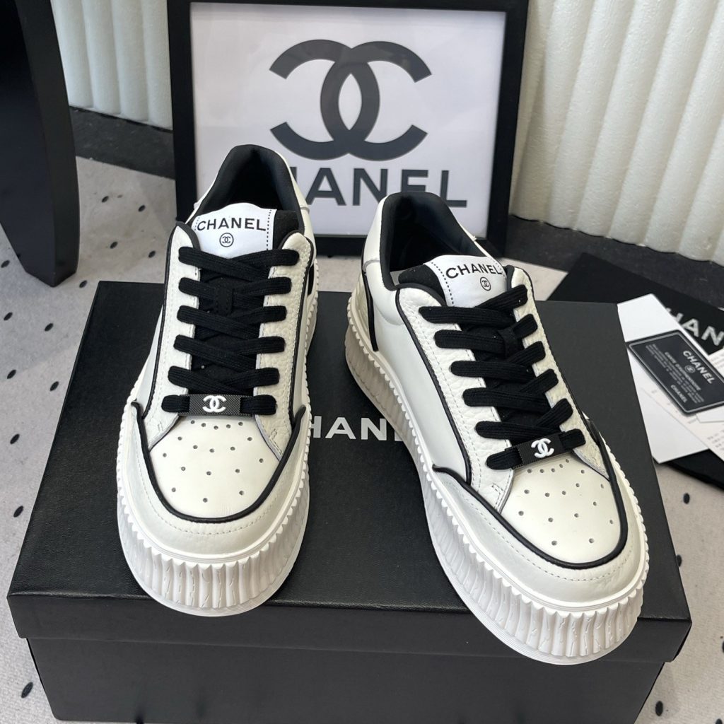 CHANEL Low-Top Casual Sneakers in Genuine Calfskin with Lambskin Lining and Italian Leather Sole