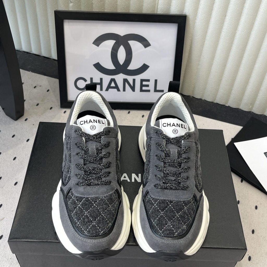 CHANEL Low-Top Casual Sneakers in Genuine Calfskin with Lambskin Lining and Italian Leather Sole