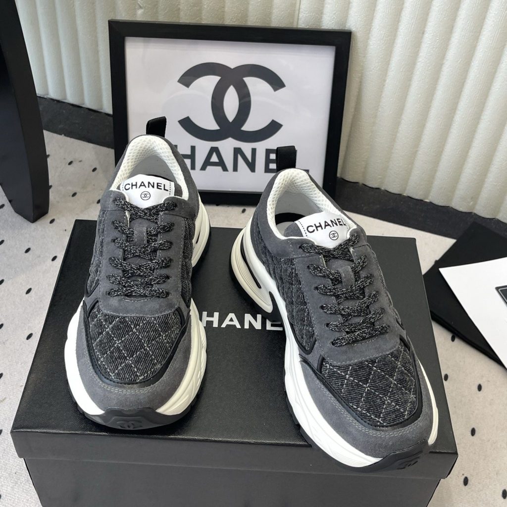 CHANEL Low-Top Casual Sneakers in Genuine Calfskin with Lambskin Lining and Italian Leather Sole