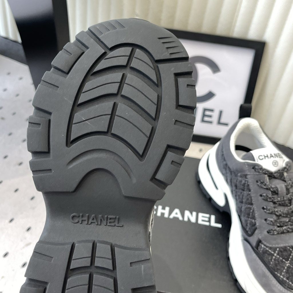 CHANEL Low-Top Casual Sneakers in Genuine Calfskin with Lambskin Lining and Italian Leather Sole
