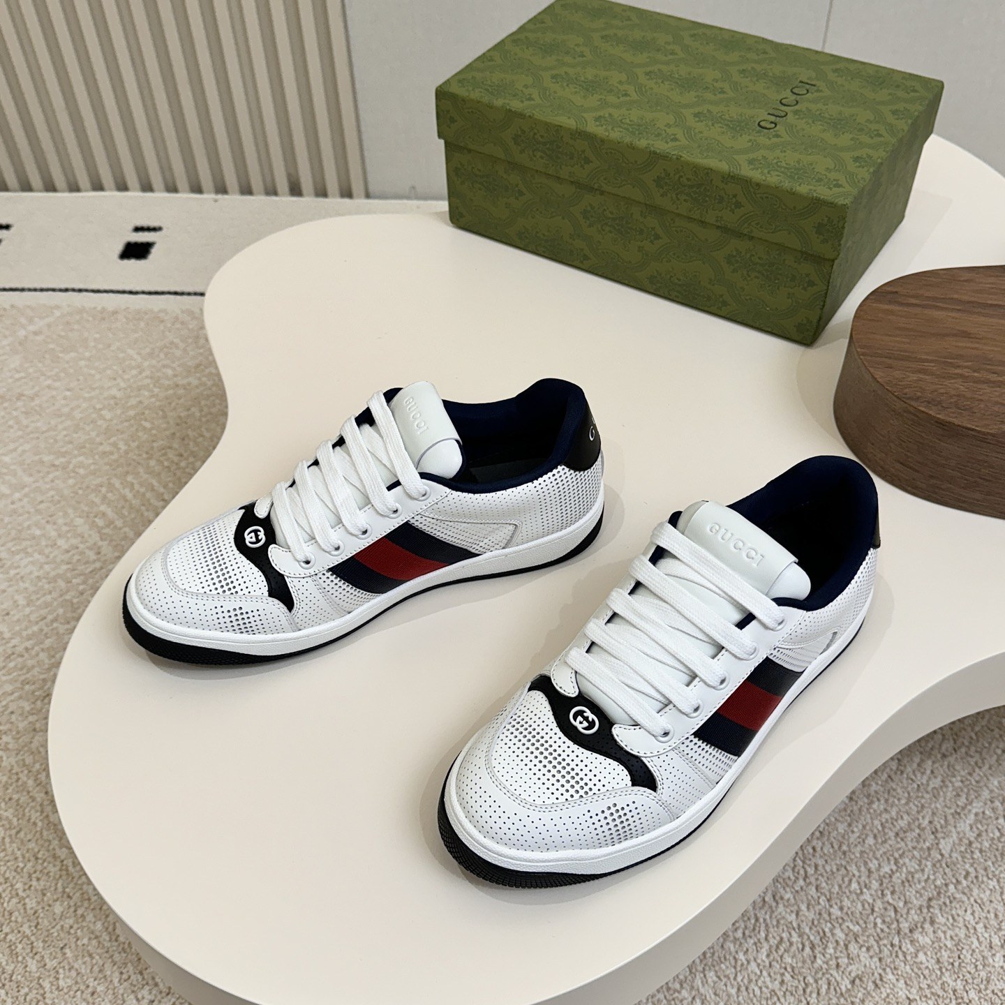 GUCCI Low-Top Casual Sneakers in Genuine Calfskin with Lambskin Lining and Italian Leather Sole