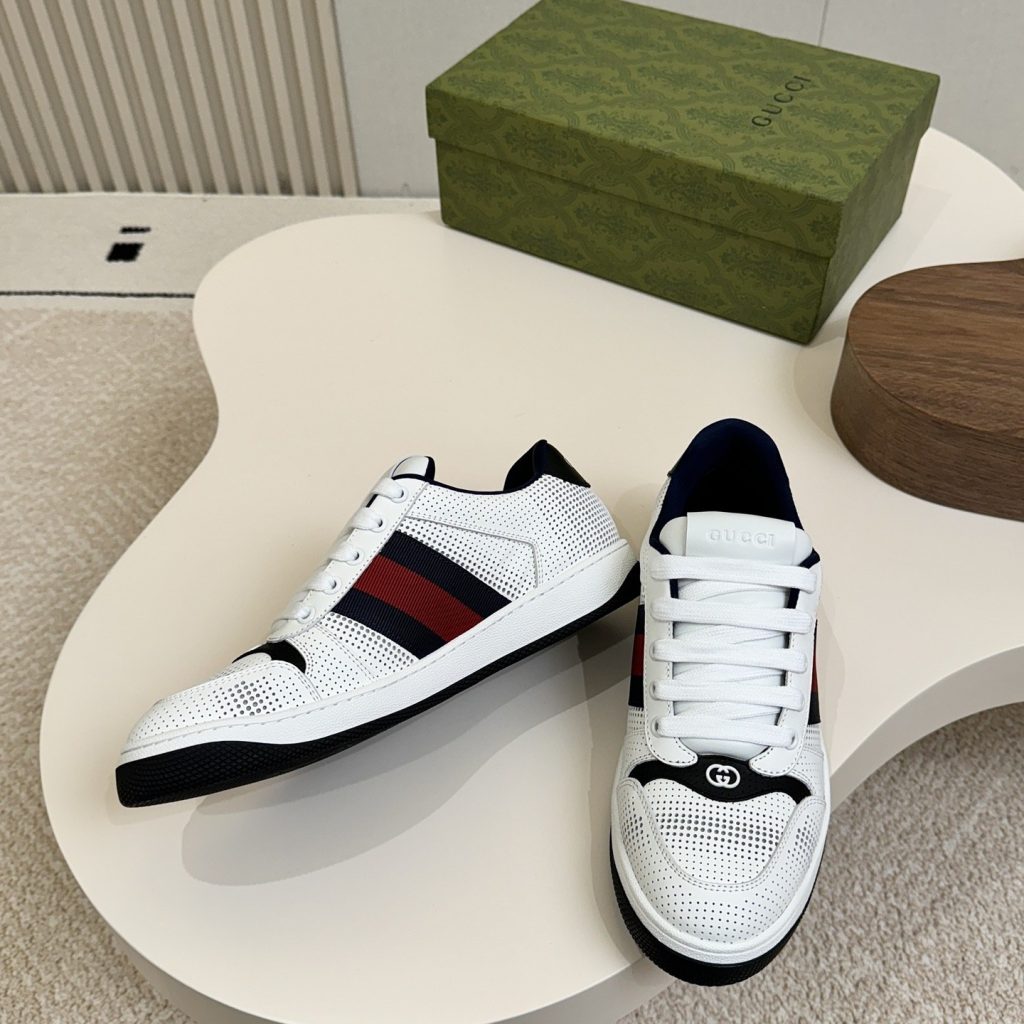 GUCCI Low-Top Casual Sneakers in Genuine Calfskin with Lambskin Lining and Italian Leather Sole
