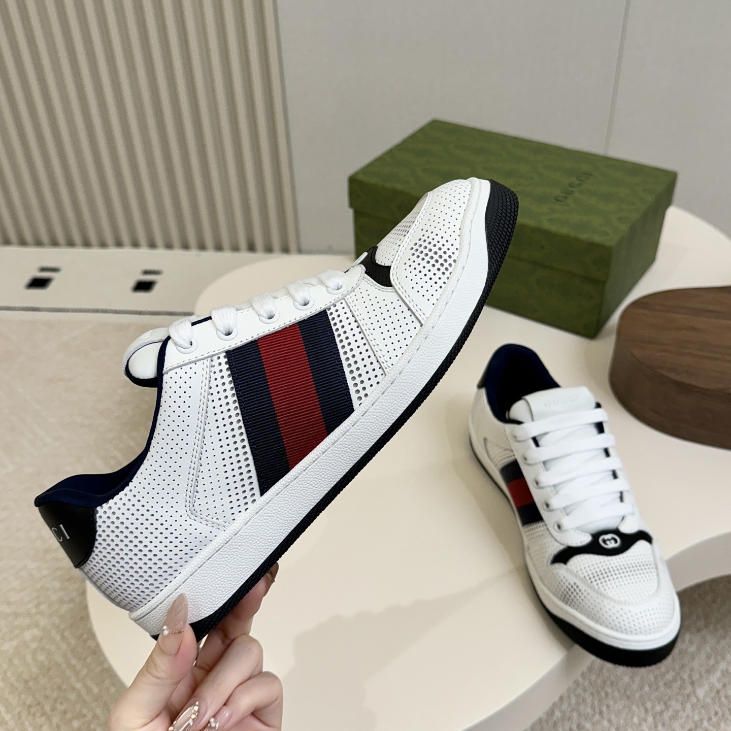 GUCCI Low-Top Casual Sneakers in Genuine Calfskin with Lambskin Lining and Italian Leather Sole